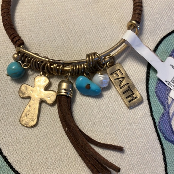 Versona “Faith” Bracelet - Picture 2 of 5